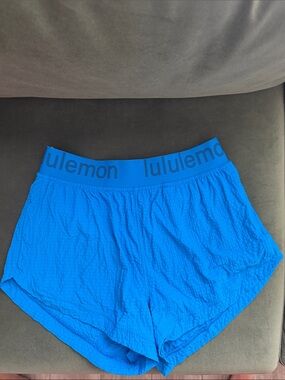 Lululemon Logo Waistband Shorts sz 8